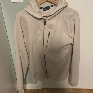 Skön ziphoodie till hösten - Aldrig använt och perfekt skick 