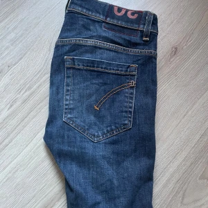 Dondup jeans george  - Säljer dessa Dondup Georges i 10/10 skick, tar byten, säljer för de var för små för mig