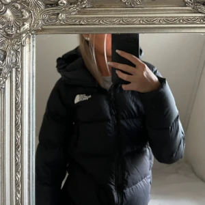 The North Face jacka  - Jacka från The North Face i fint skick.  Har du frågor så tveka inte med att höra av dig 🥰