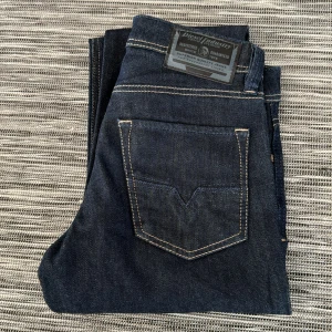 Diesel Larkee-beex jeans  - Helt nya Diesel jeans. Aldrig använda - bara provade. W27 L32 