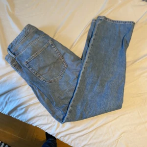 Blå Jack & Jones jeans - Knappt använda Jack & Jones jeans. Nypris 600kr. Storlek 30/30