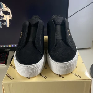 Axel Arigato - Axel Arigato Clean 360 Laceless | Skick 6/10 | Storlek 40 | Köpare står för frakten | Skicka frågor vid funderingar om skorna 