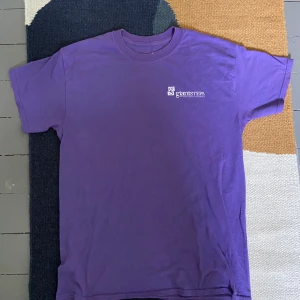 Cool giantsteps tröja? - Köpt på rapsfield för typ 400. Jätte unik färg. Pris kan diskuteras och frågor kan ställas i dm 😎😎