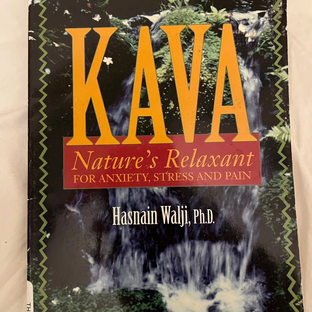 Kava kava är en växt som traditionellt används för att främja avslappning och minska ångest. Dess fördelar inkluderar stressreducerande egenskaper, förbättrad sömnkvalitet och lindring av mild ångest. Det är viktigt att notera att kava kava har poten. Accessoarer.