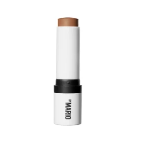 SoftSculpt Shaping Stick från By Mario - SoftSculpt Shaping Stick från By Mario är en krämig bronzer i stiftform. Den har en inbyggd borste för enkel applicering och finns i flera nyanser för att passa olika hudtoner. Perfekt för att skapa en naturlig kontur och definition. Färgen medium dark. endast använd 2 gånger