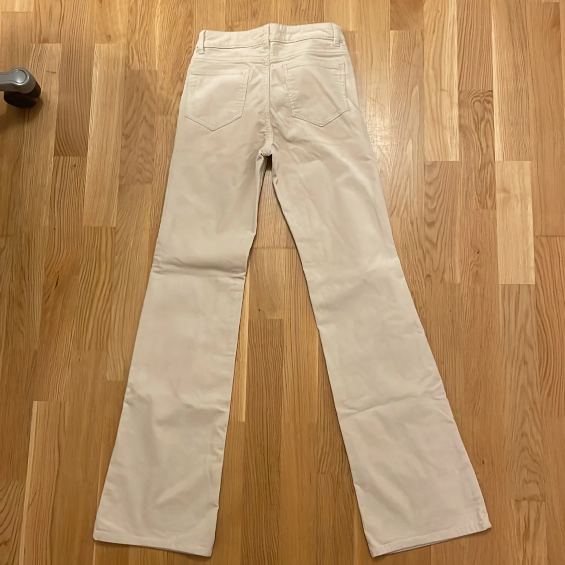 Beige byxor från H&M - 90