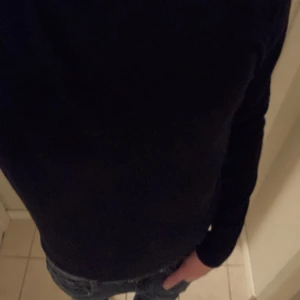 100% Merinoull Sweatshirt Uniqlo - 100% merinoull från Uniqlo | Skick 9/10 | Tvättas innan frakt | Storlek Xs | Färg Navy | Nypris 500 mitt pris 199!