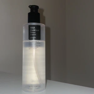 BHA Blackhead Power Liquid från COSRX - Effektiv BHA Blackhead Power Liquid från COSRX som hjälper till att rengöra porerna och minska pormaskar. Köpt för 300