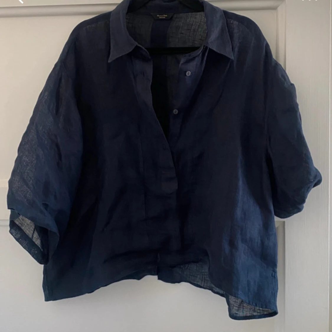 Mörkblå linneskjorta från Massimo Dutti