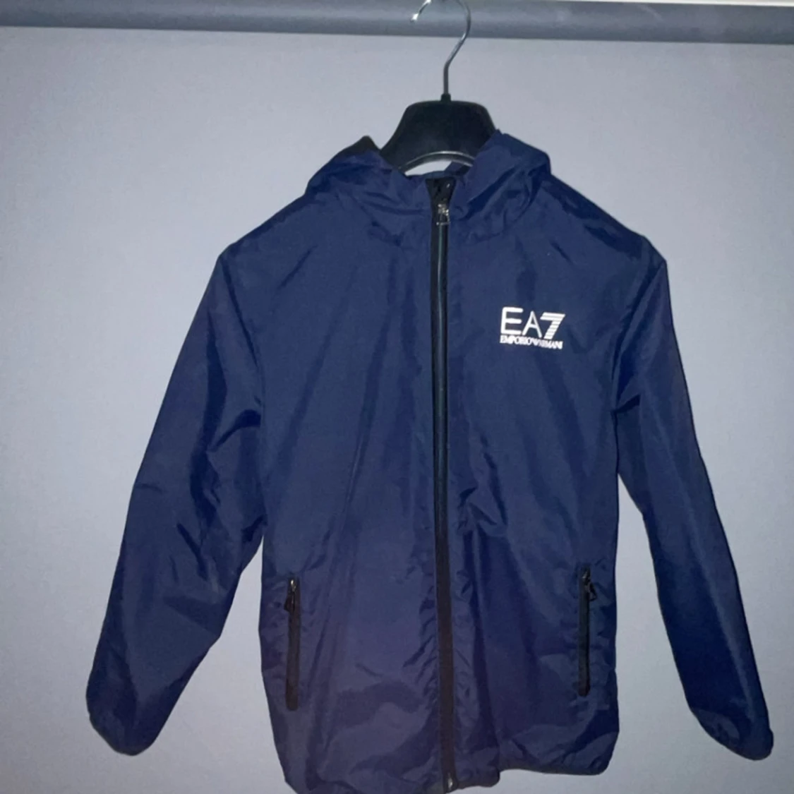 Blå vindjacka från Emporio Armani