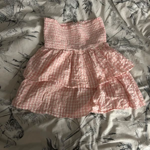 Kappahl volangkjol - Säljer denna gulliga volangkjolen från Kappahl då den inte kommer till användning ❤️ storlek 158/164