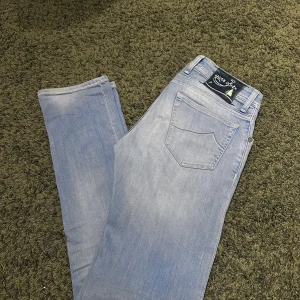 Jacob Cohen Jeans - Säljer mina Jacob cohen jeans då dom är för stora för mig, dom är i modellen 622 Compact och i storleken 31. Nypris ≈ 5000 mitt pris 1199