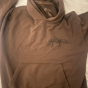 Travis Utopia hoodie  - Travis scott  utopia A2 hoodie// knappt använd Storlek L 