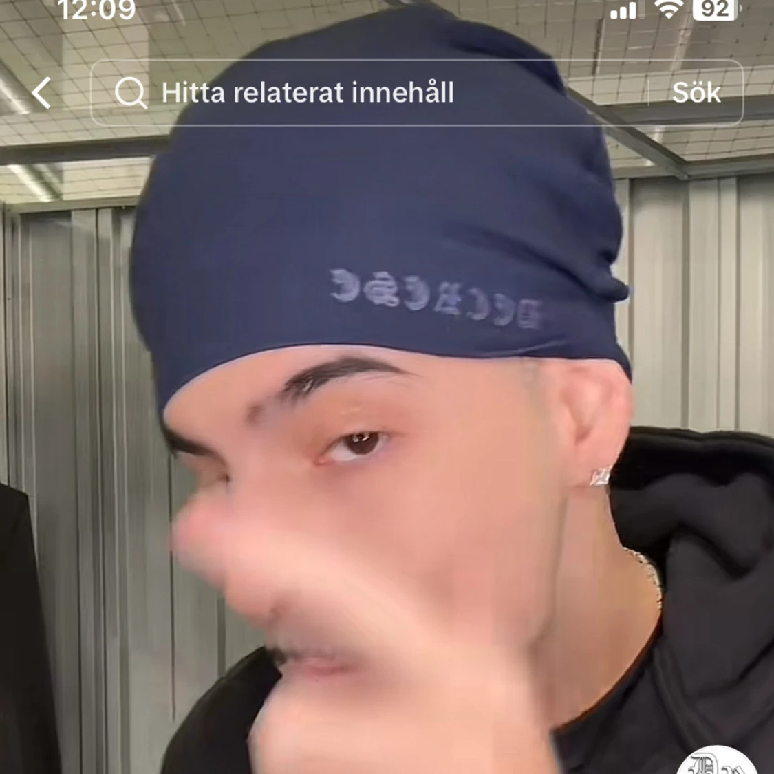 Mörkblå mössa från decrease.se - 90