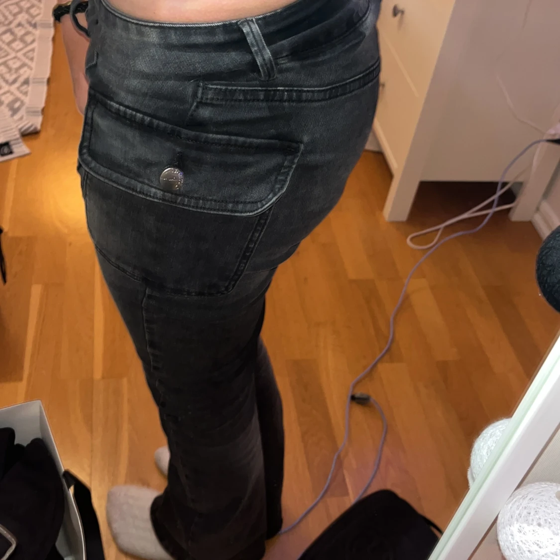 Svarta bootcut jeans - 92