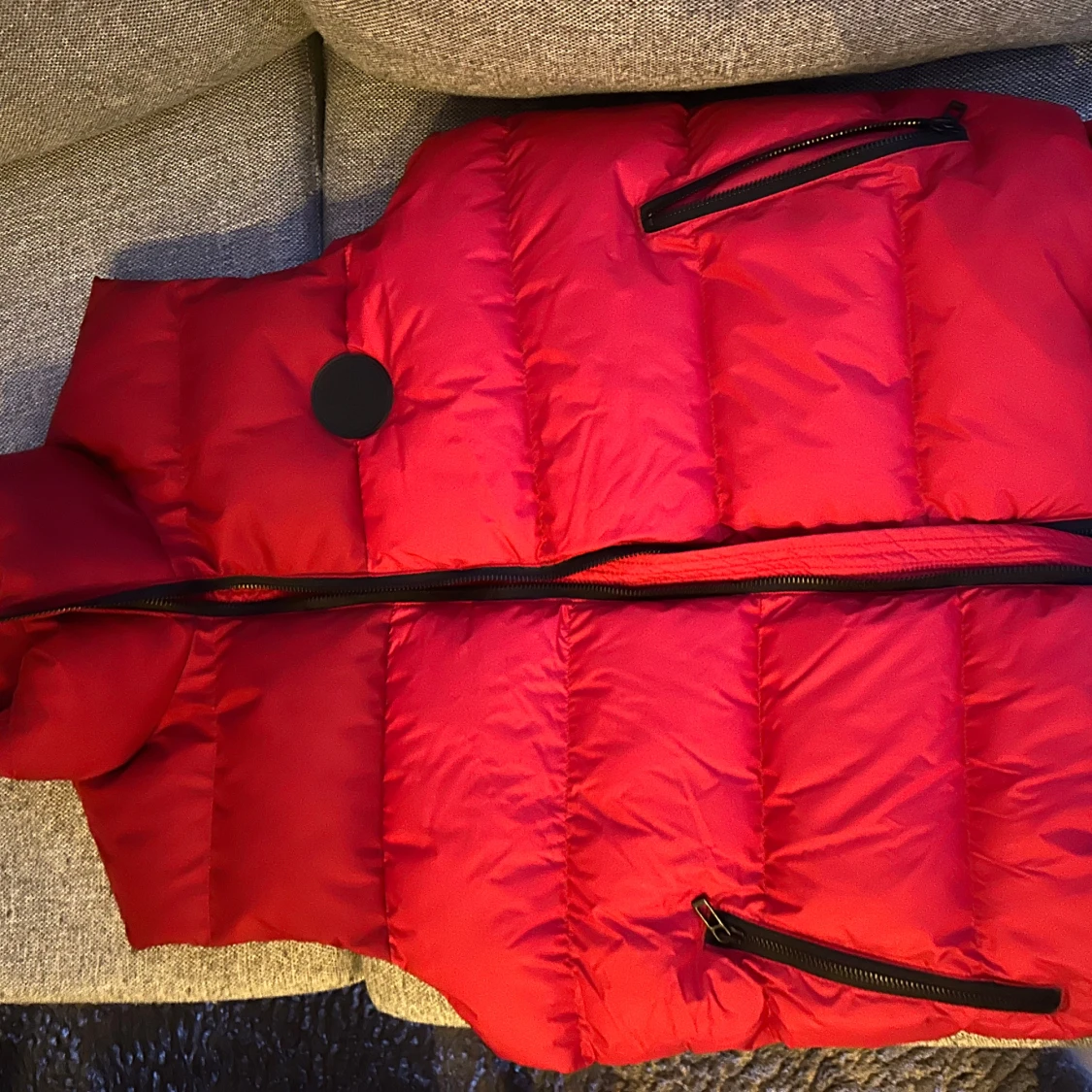 Röd dunväst från Hugo Boss