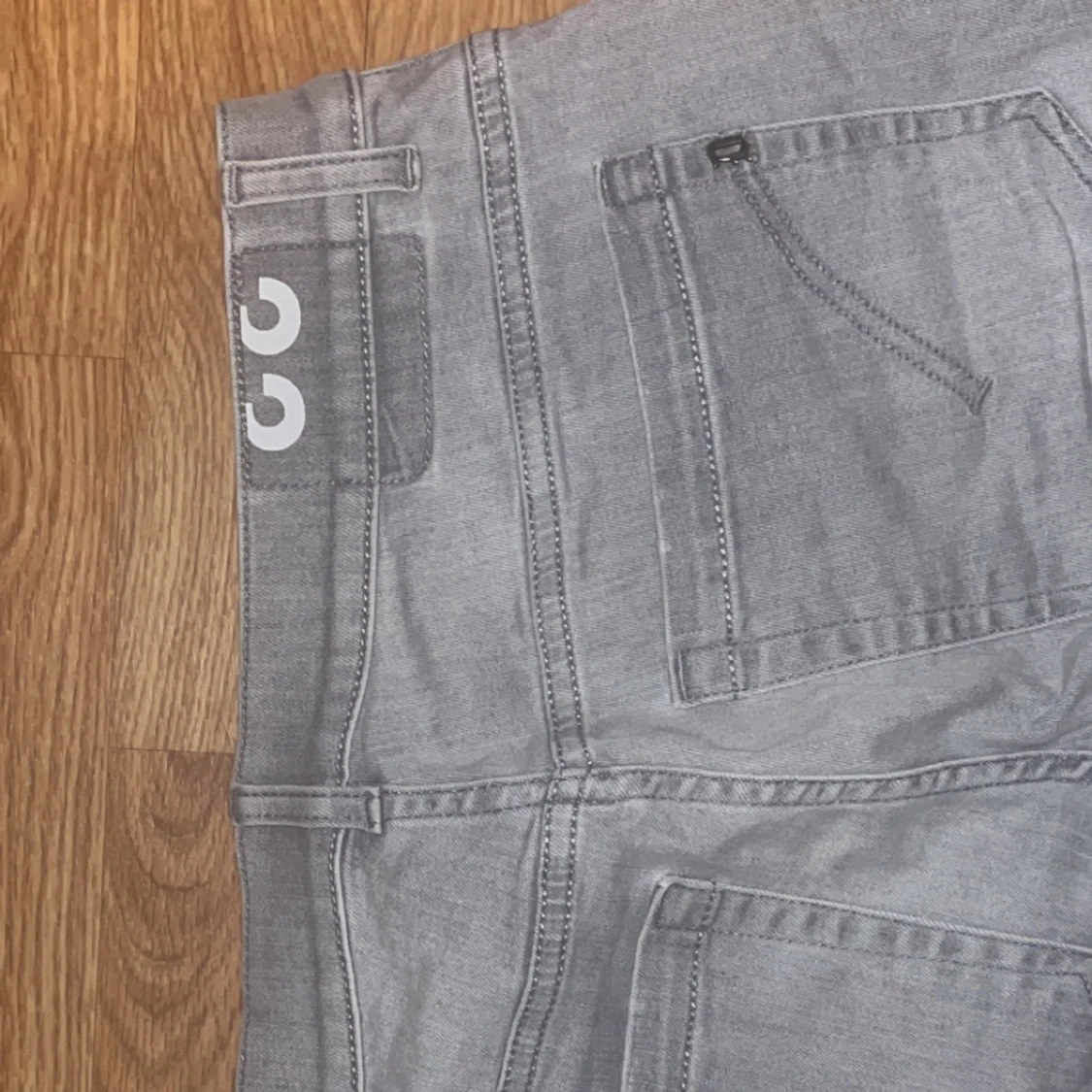 Grå jeans från Dondup - 90