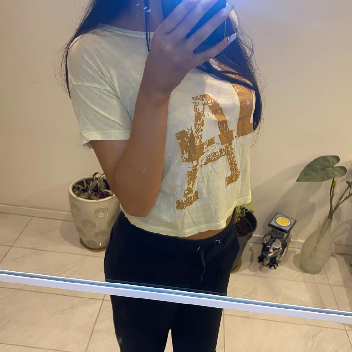 Vit t-shirt med guldtryck