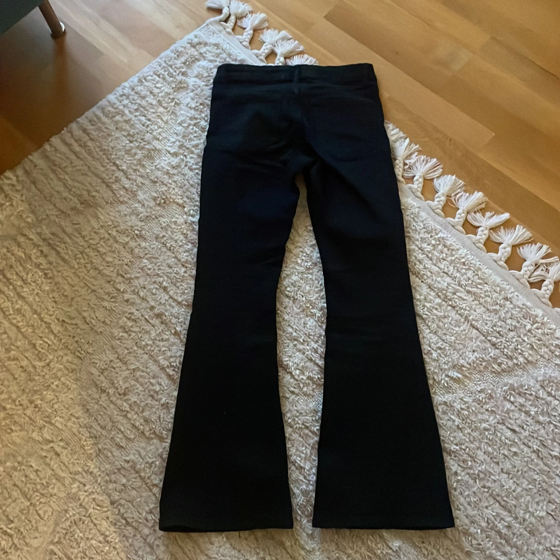 Svarta bootcut byxor från Lindex - 90