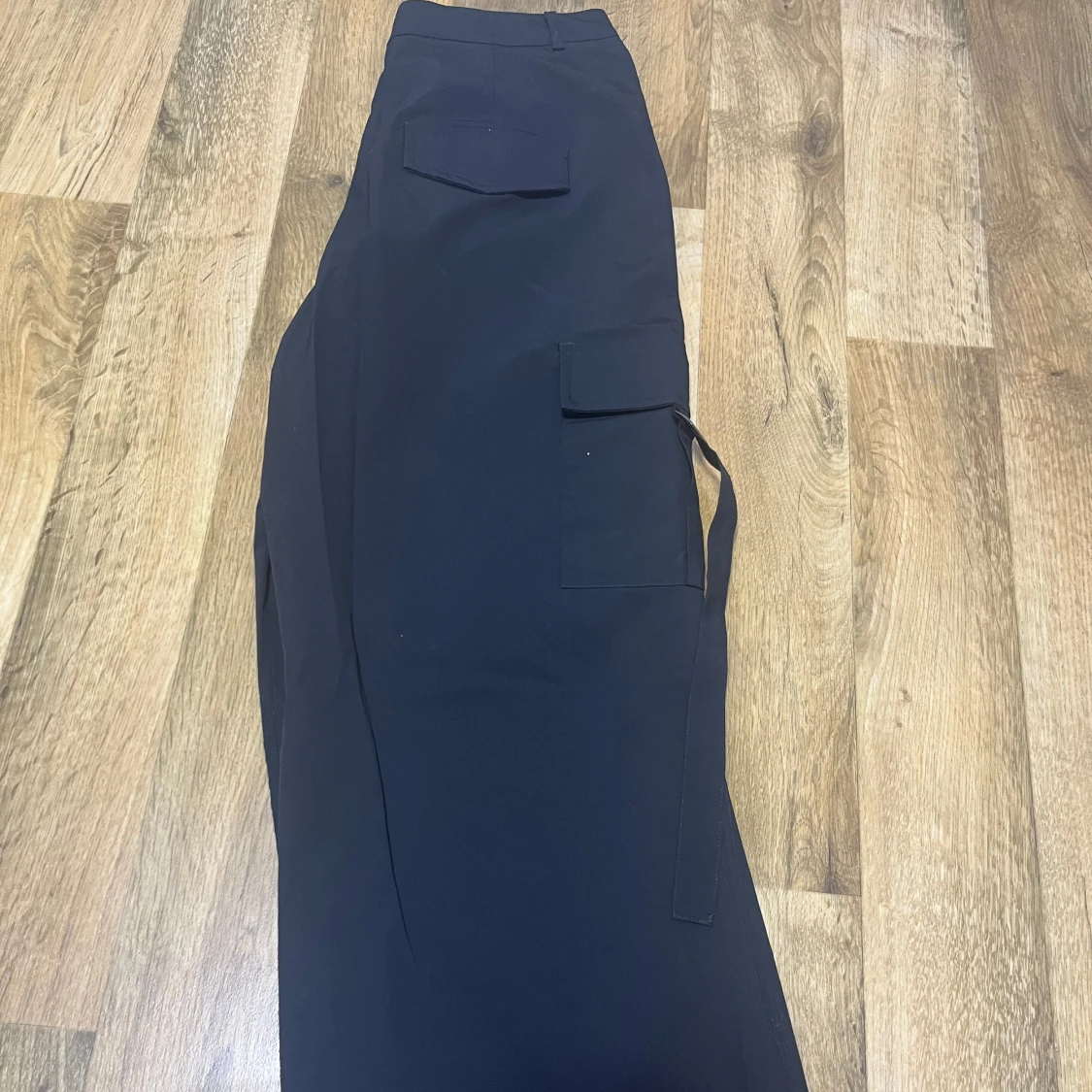 Svarta cargopants med knytband - 90