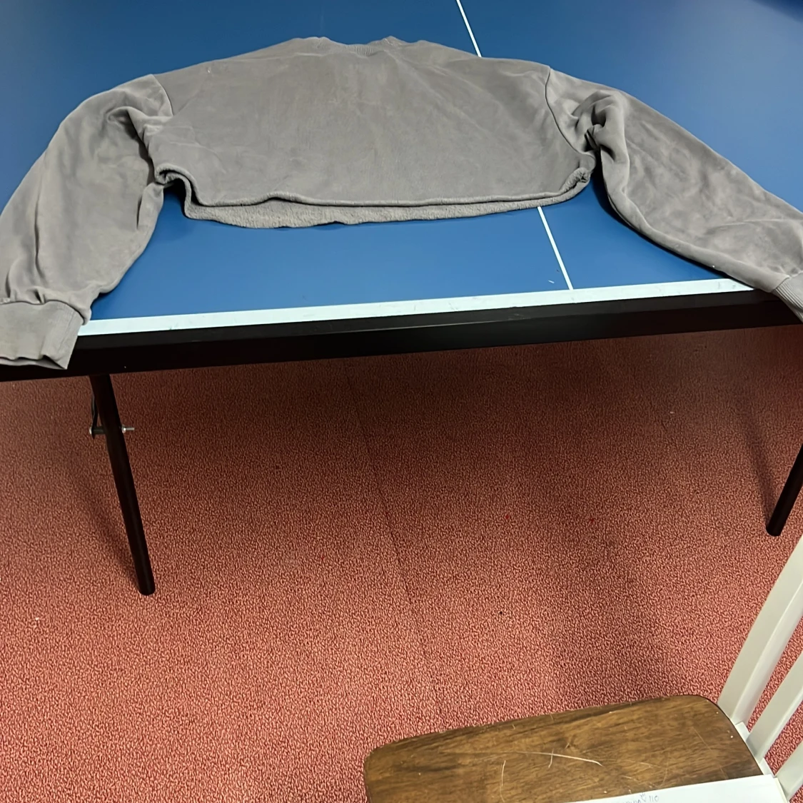 Grå croppad tröja från Divided - 90