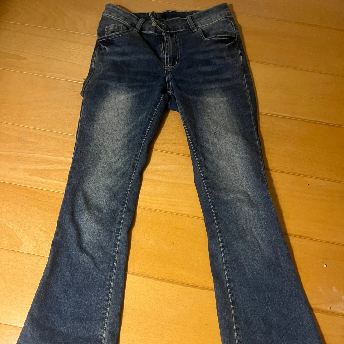 Blå bootcut jeans