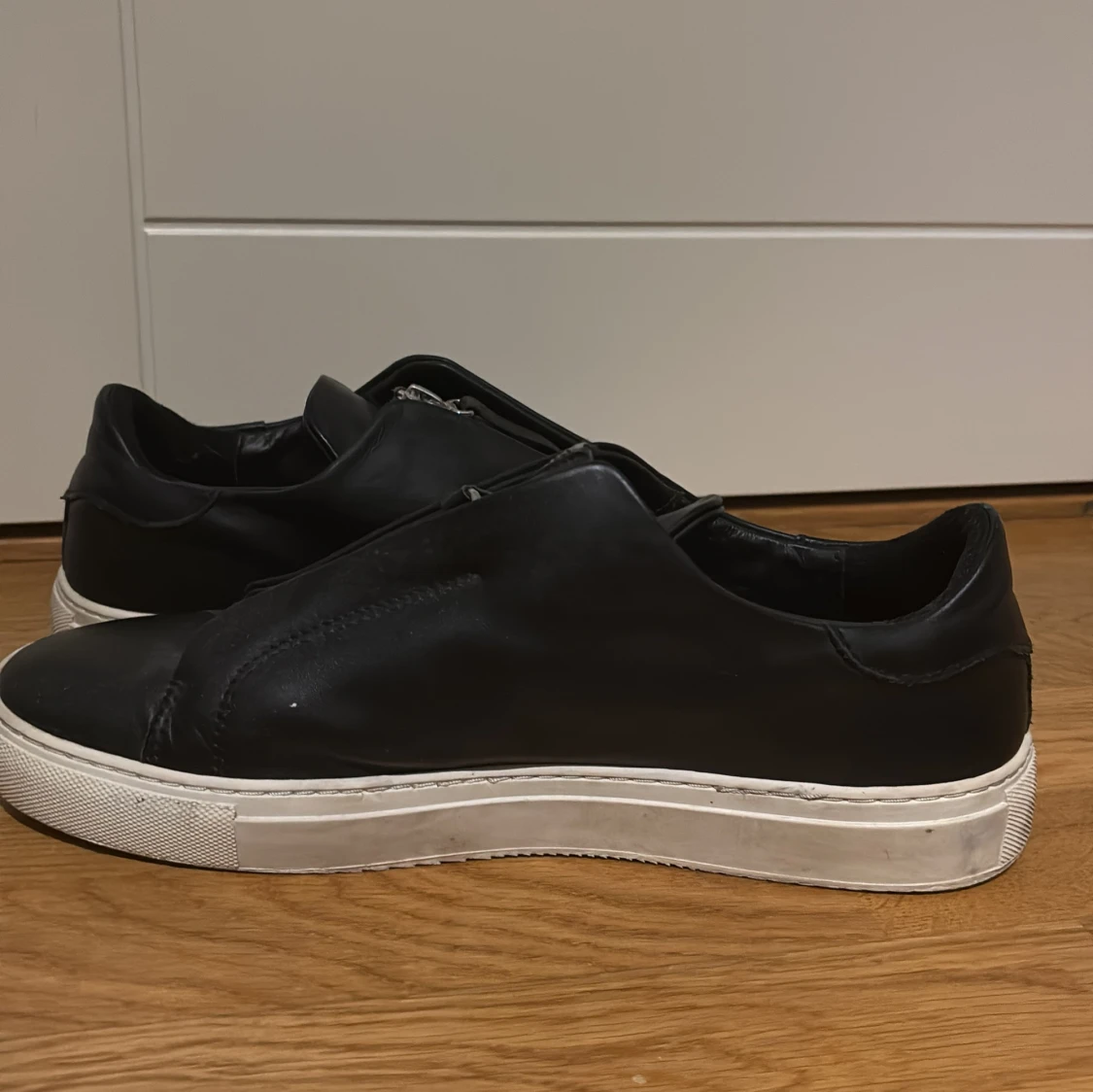 Svarta sneakers från Axel Arigato - 90