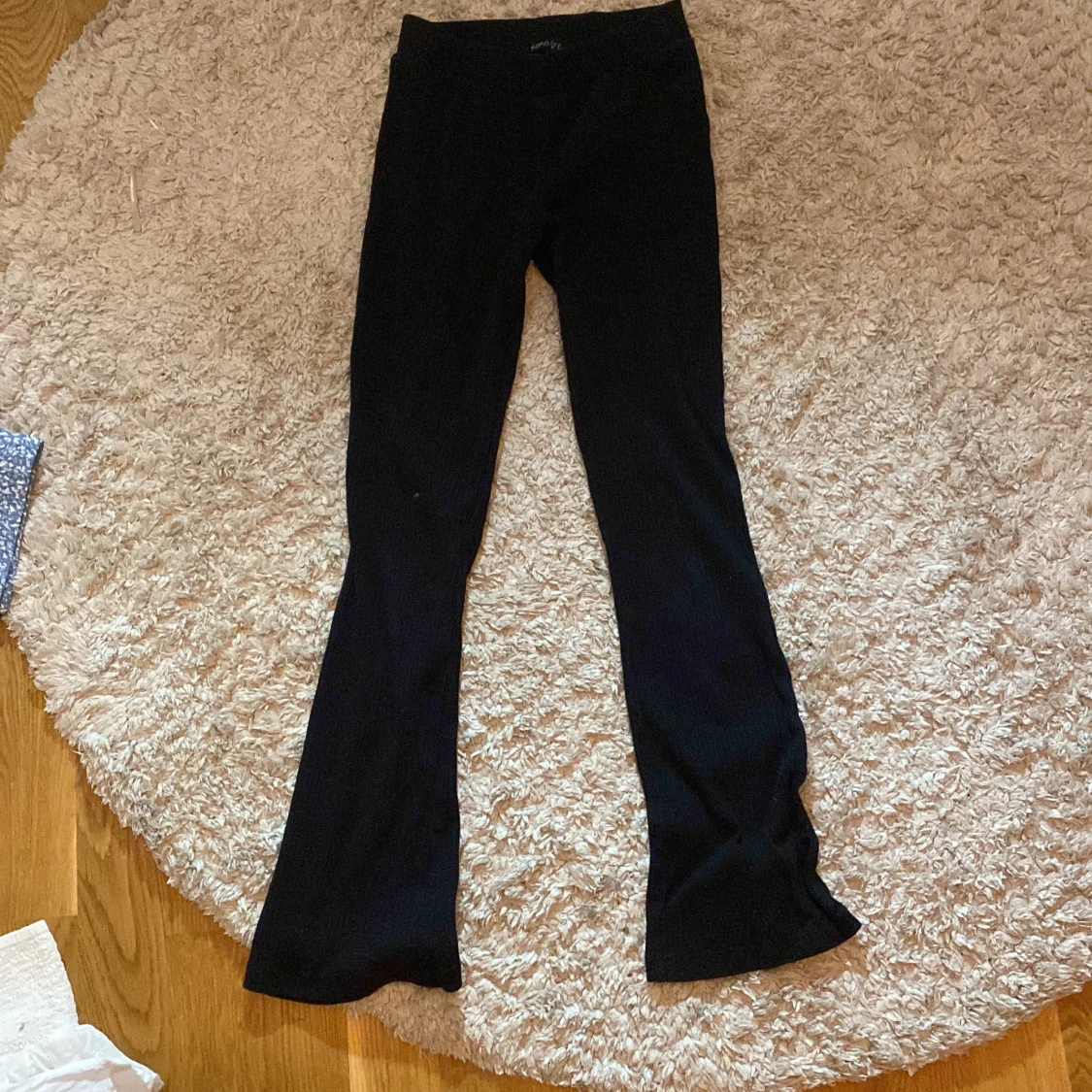 Svarta ribbade byxor från Ullared