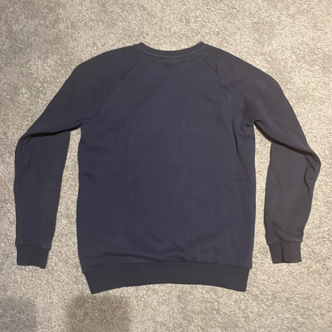 Mörkblå sweatshirt från Peak Performance - 90