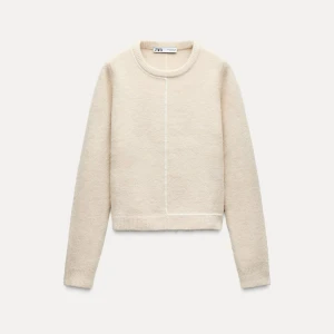 Beige tröja från Zara - Snygg beige tröja från Zara, använd fåtal ggr, lite noppror men de syns knappast 