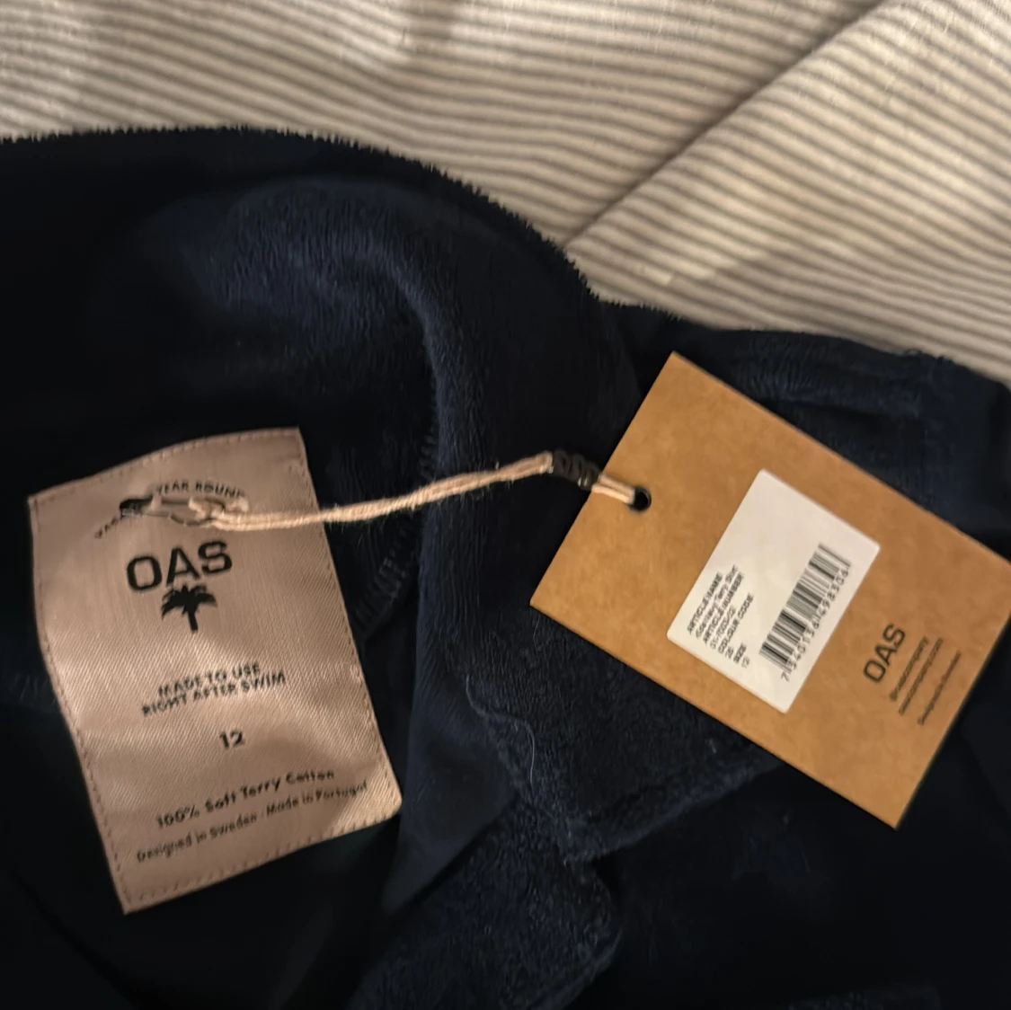 Mörkblå pikétröja från OAS - 1