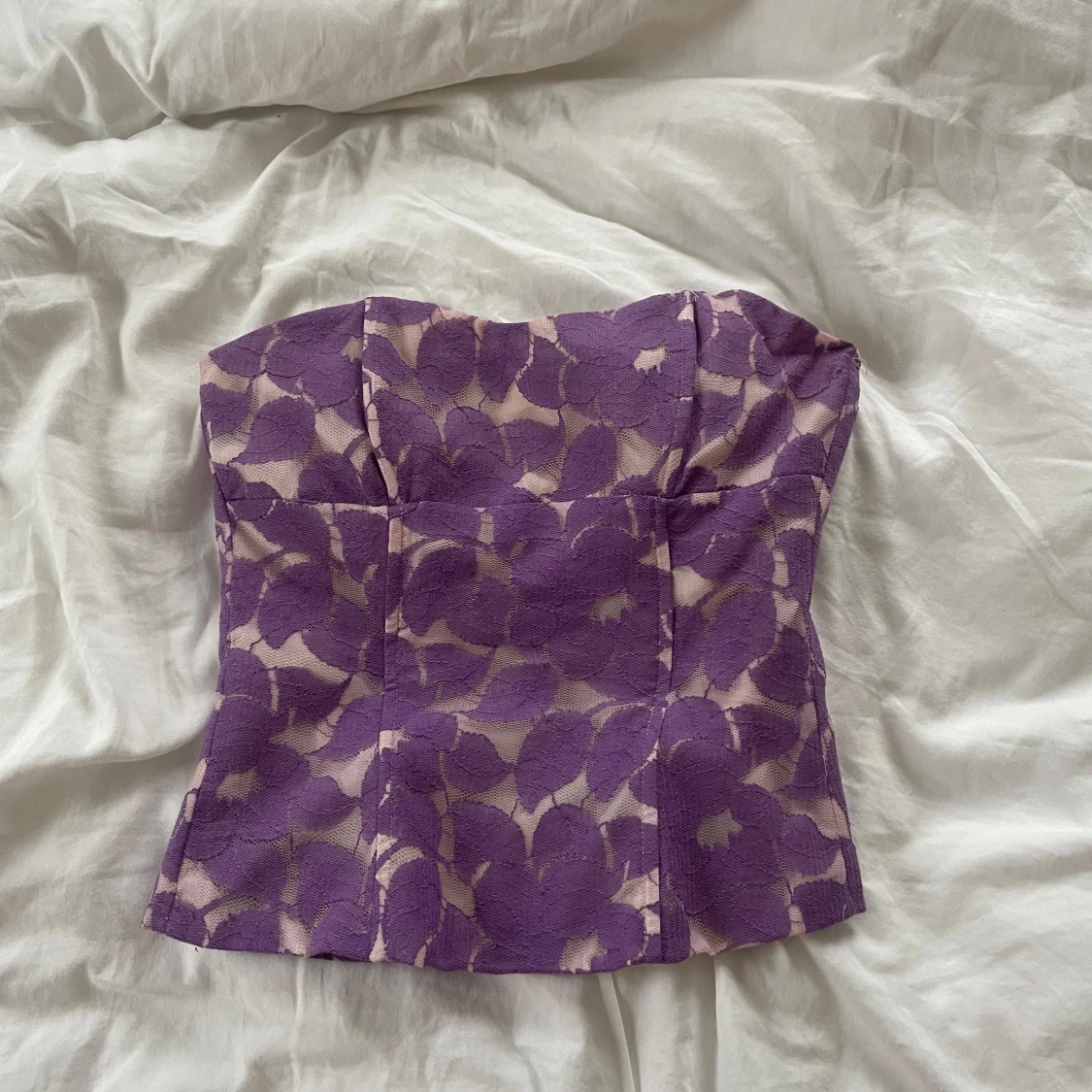 Lila korsettopp med blommönster - 90