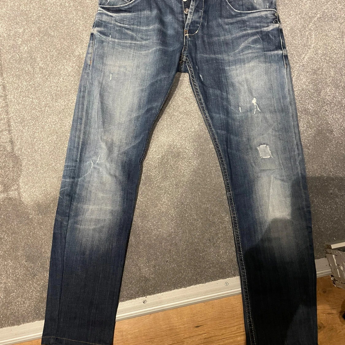 Dondup jeans med slitningar  - 90