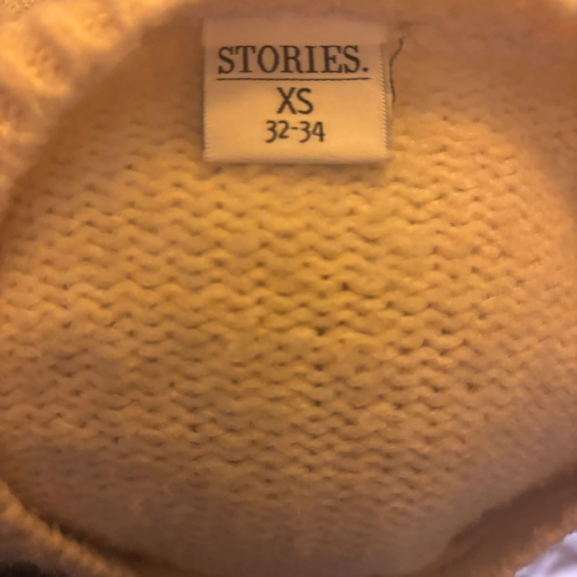 Vit stickad tröja från Stories - 92