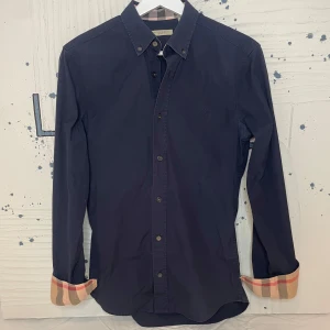 Burberry skjorta - Size xs, skick 9/10, 1299:-