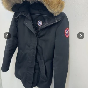 cedrico, canada goose & Tommy hilfigher - Canada goose: storlek xxs modell- Victoria. Pris: 2000kr  Tommy hilfigher: storlek Xs modell: Tyra dunkappa Pris: 1400  Cedrico: xxs modell: monet light Pris: 3900    Blocket länk: https://www.blocket.se/annons/1208324969  