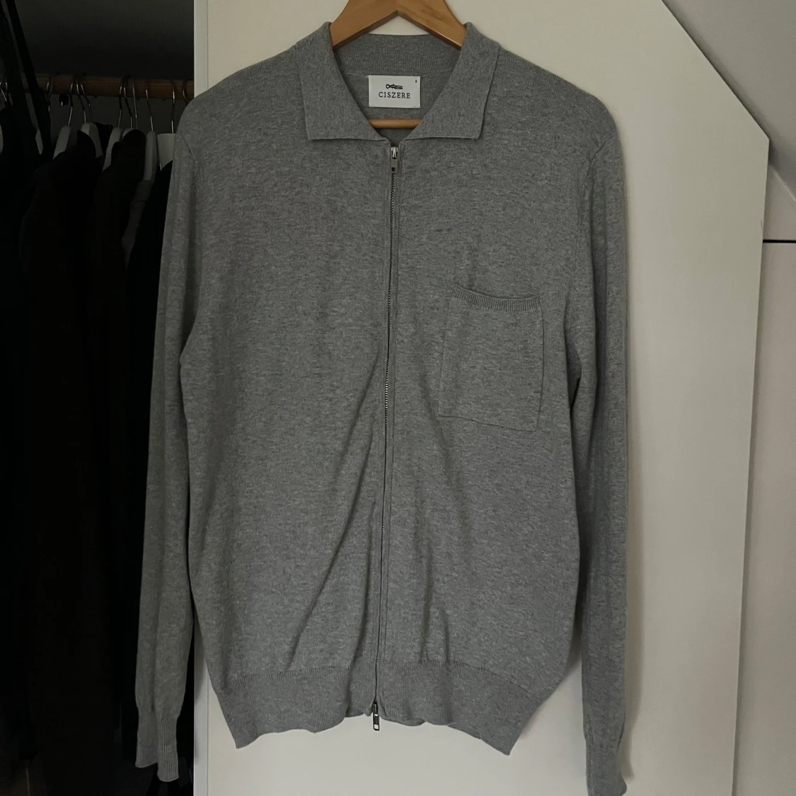 Grå tröja från Ciszere