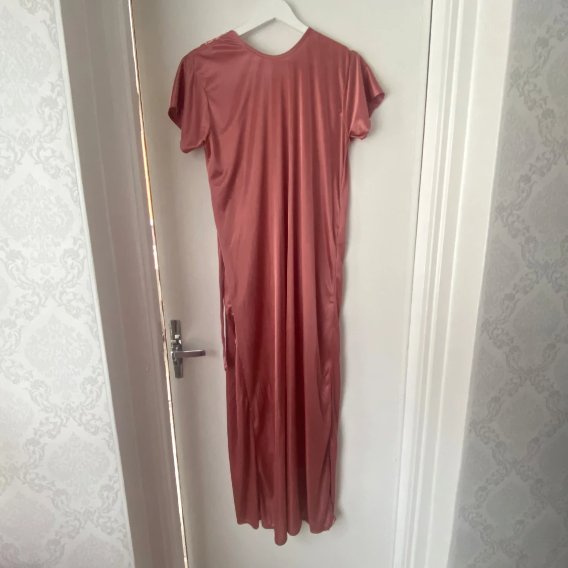 Rosa kimono med spetsdetaljer - 92