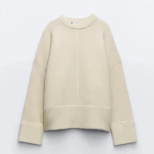 Zara tröja - Säljer då den inte kommer till användning. Använd endast en gång. Den har inga defekter eller slitage. Den är i bra skick! Storlek M men passar även S 💕