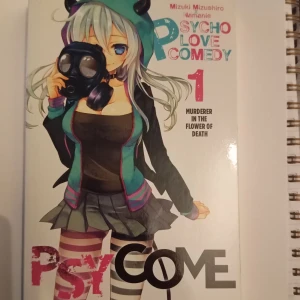 Psycome Vol. 1: Murderer in the Flower of Death - Psycome Vol. 1 handlar om Kyousuke Kamiya som skickas till Purgatorium Remedial Academy efter att ha blivit anklagad för ett brott han inte begått. Han omges av farliga tjejer, alla mördare, och förväxlas med den ökända 'Warehouse Butcher'. Boken utforskar gränsen mellan död och begär när Renko Hikawa närmar sig honom.