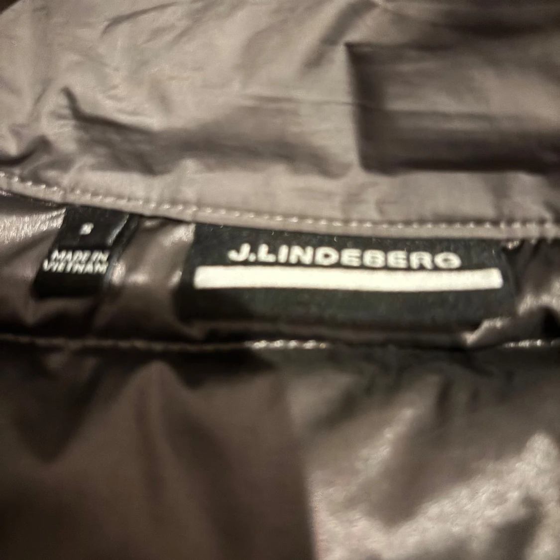 Grå dunväst från J.Lindeberg - 92