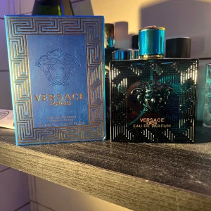 Versace Eros Eau de Parfum - Endast testsprayad❗️❗️Versace Eros 100 ml edp. Priset inte hugget i sten. Hör av dig vid frågor eller bilder eller liknande✅✅