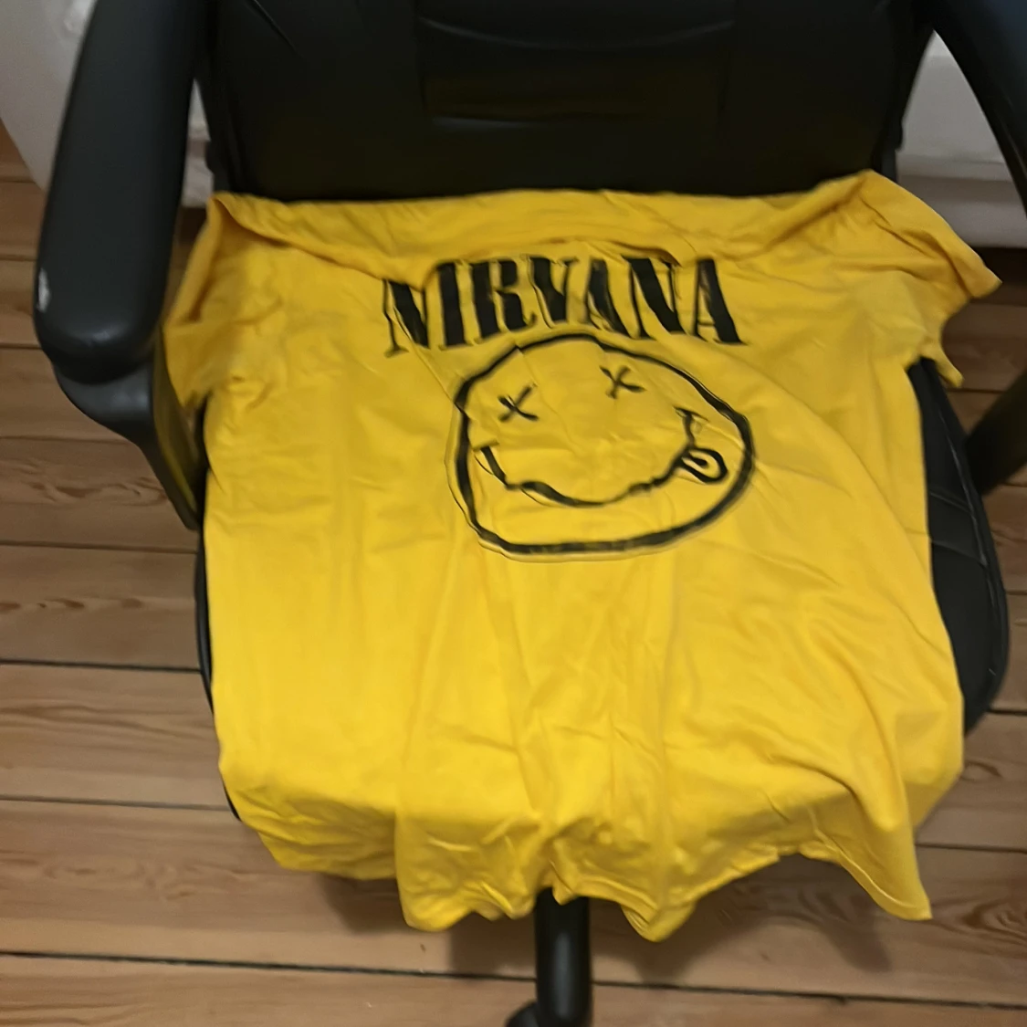 Gul Nirvana t-shirt