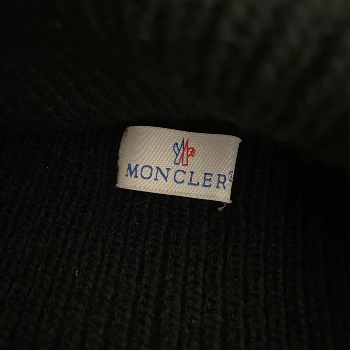 Svart mössa från Moncler - 91