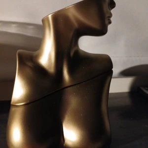 Eilish vanilla perfume - Säljer den här perfumen eftersom att jag inte tycker att den passar min Doft. Har använt den några gånger men inte så mycket.priset går att såklart att diskutera🥰