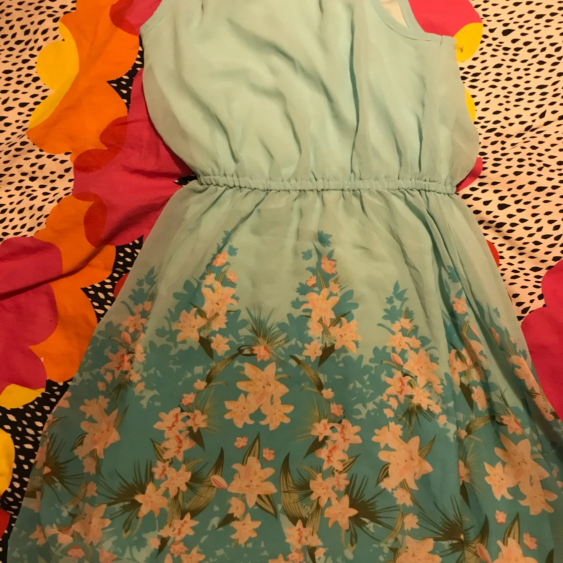 Mintgrön blommig klänning