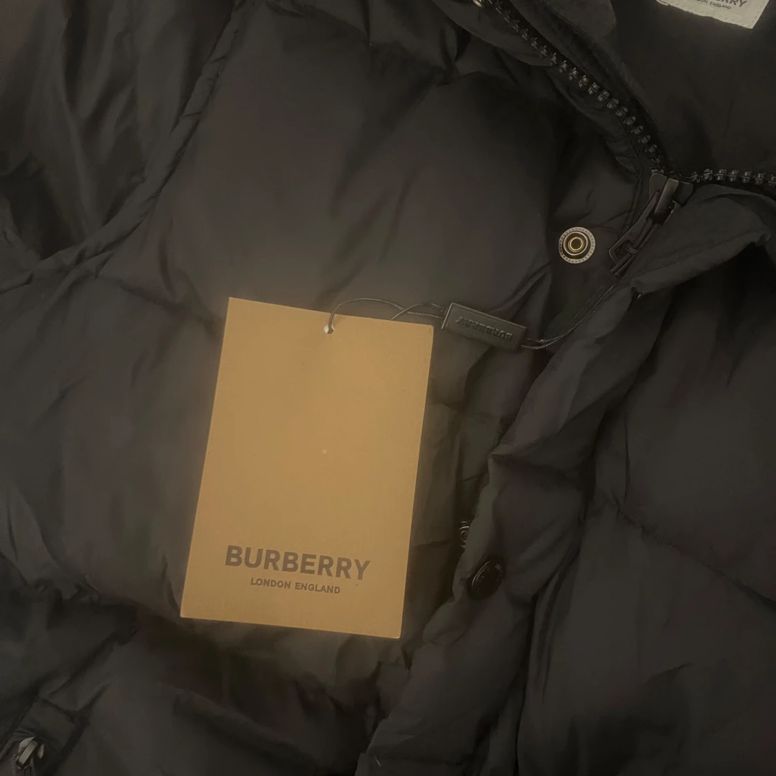 Svart dunjacka från Burberry - 92