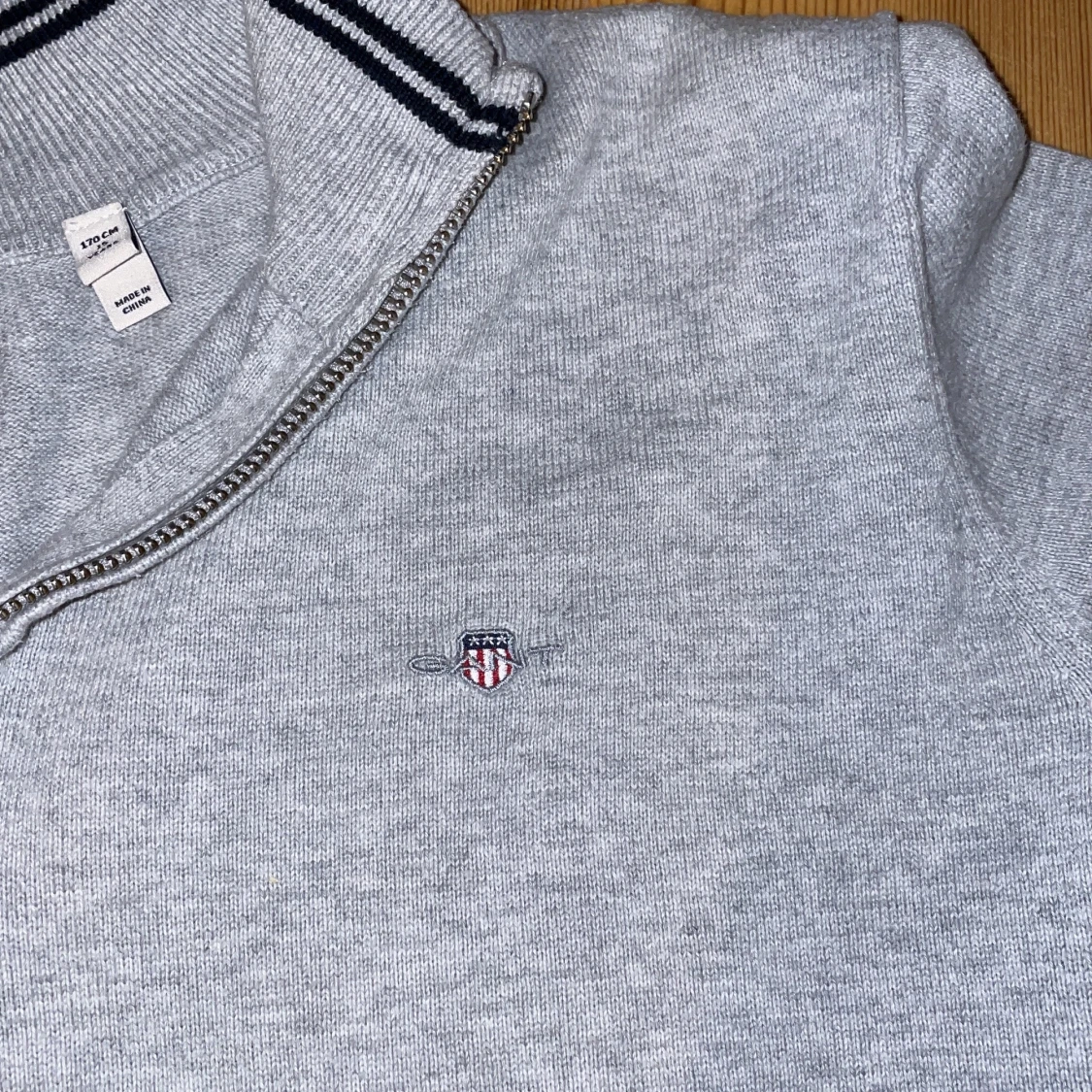 Grå tröja med dragkedja från GANT - 92