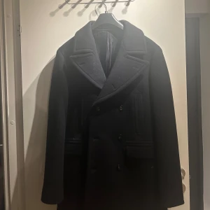 Suitsupply Peacoat rock - En Suitsupply Peacoat i utmärkt skick, Storlek 56, tveka inte att skriva för fler bilder/frågor 