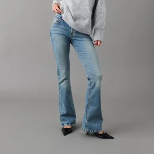 low waist bootcut jeans  - köpta från gina 2023! 🫶